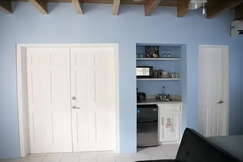 4-5 Eastern Bonnie Lane New Providence Paradise Island BS