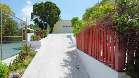 4-5 Eastern Bonnie Lane New Providence Paradise Island BS