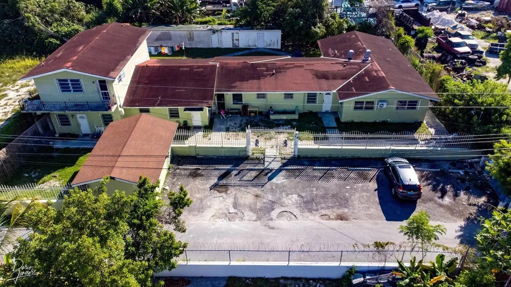 Carmichael Road 8-plex New Providence Paradise Island BS