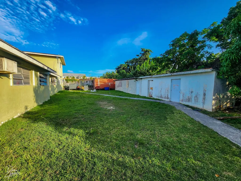 Carmichael Road 8-plex New Providence Paradise Island BS