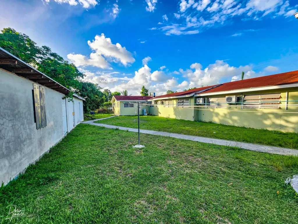 Carmichael Road 8-plex New Providence Paradise Island BS