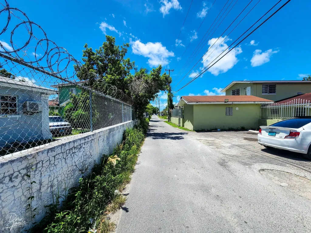 Carmichael Road 8-plex New Providence Paradise Island BS