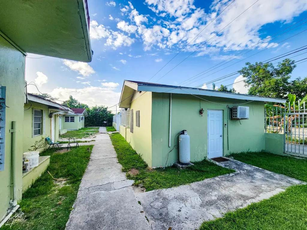 Carmichael Road 8-plex New Providence Paradise Island BS