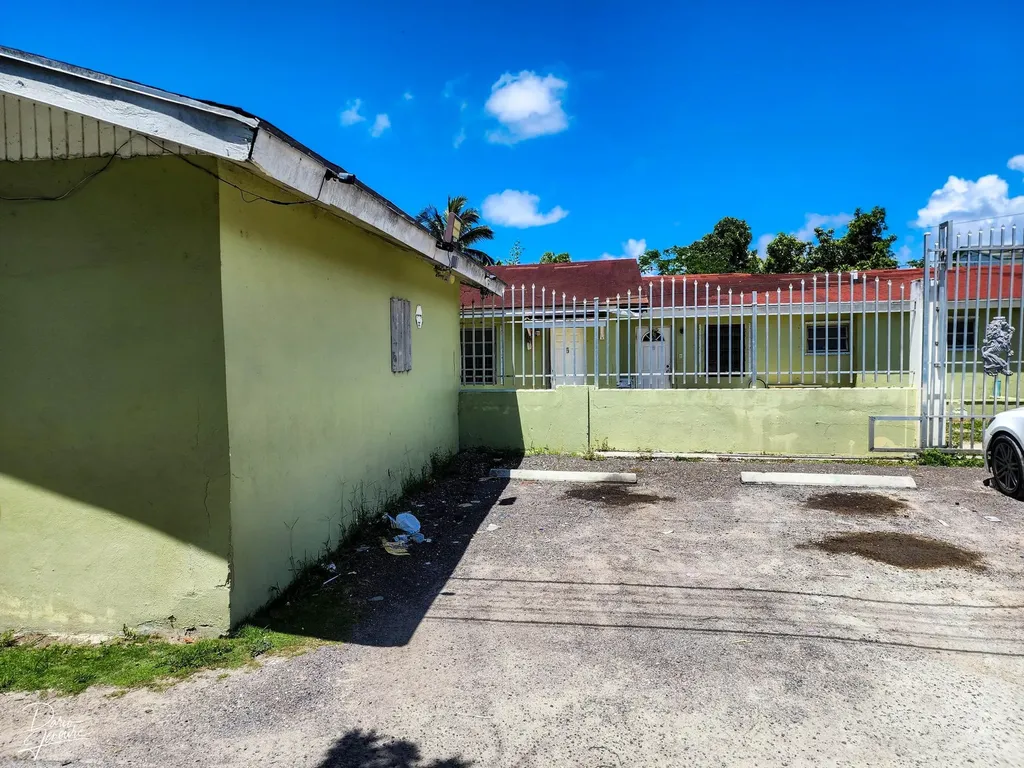 Carmichael Road 8-plex New Providence Paradise Island BS