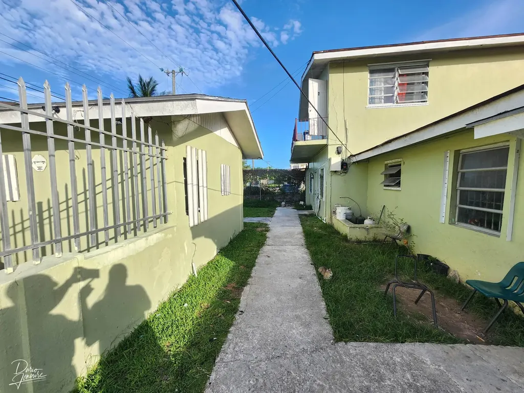 Carmichael Road 8-plex New Providence Paradise Island BS