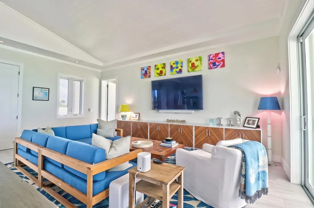 Suzies Rock Abaco BS