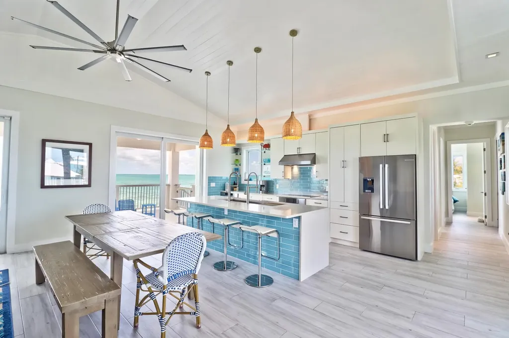 Suzies Rock Abaco BS