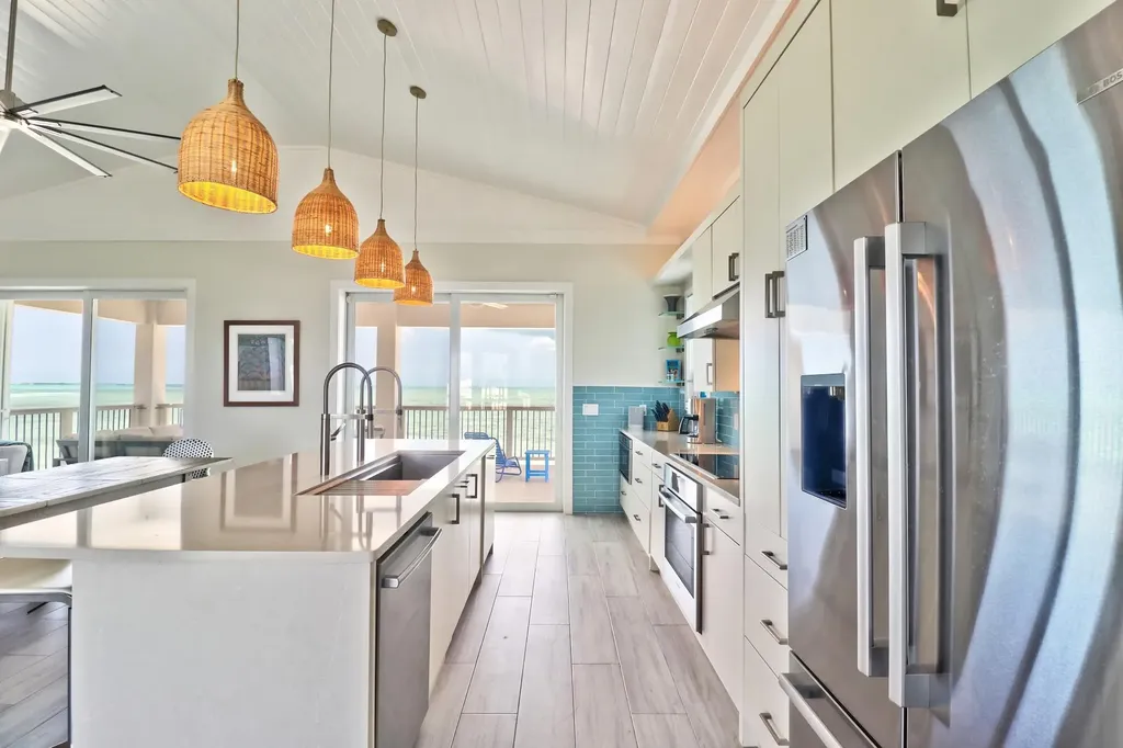 Suzies Rock Abaco BS