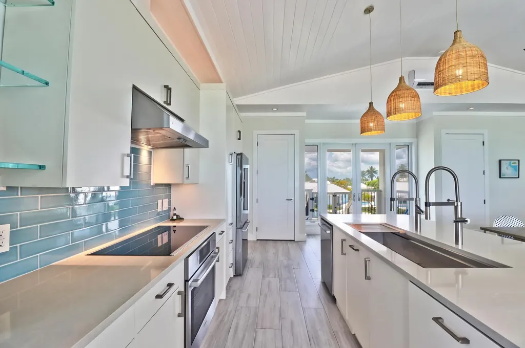 Suzies Rock Abaco BS