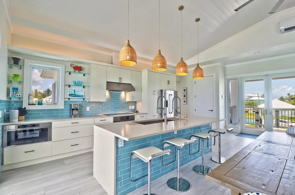 Suzies Rock Abaco BS