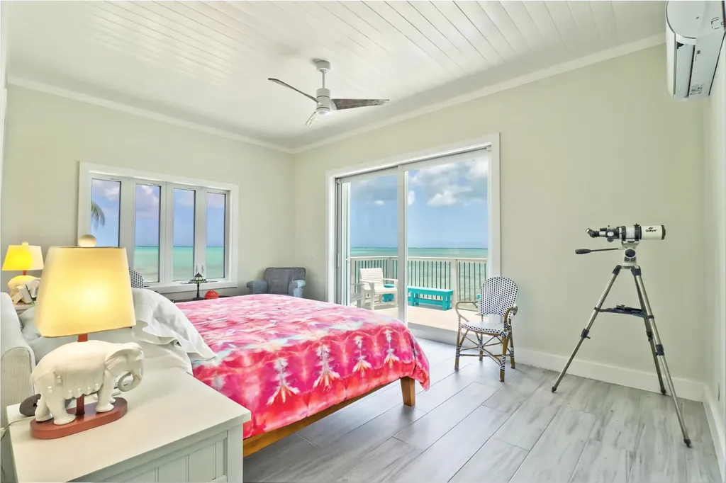 Suzies Rock Abaco BS