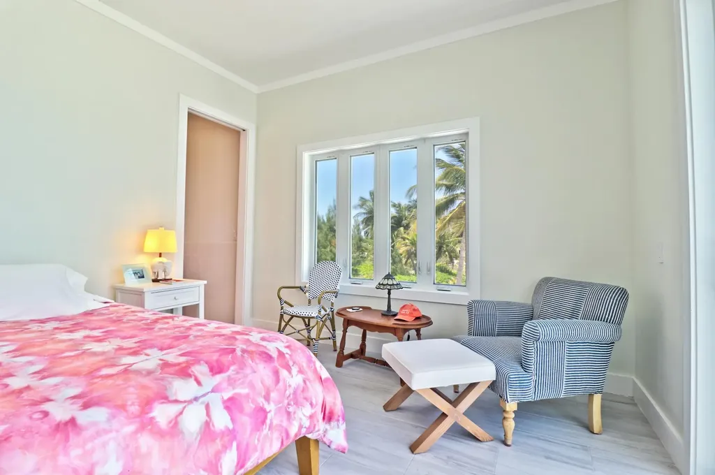 Suzies Rock Abaco BS