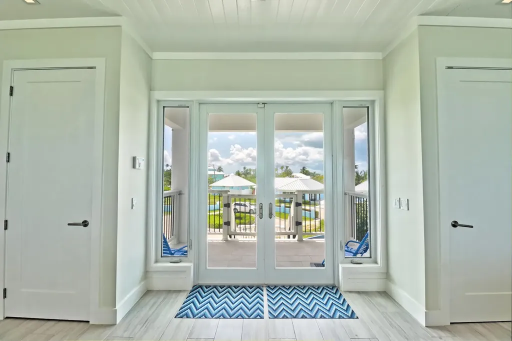 Suzies Rock Abaco BS