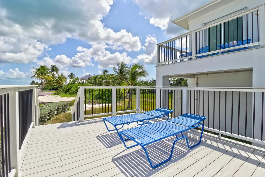 Suzies Rock Abaco BS