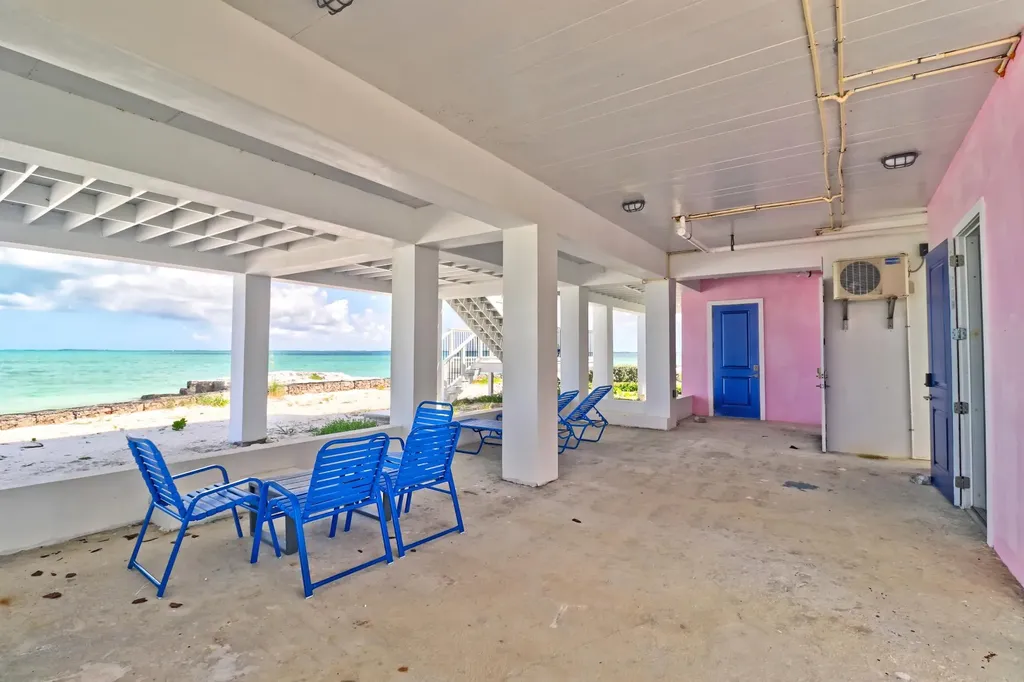 Suzies Rock Abaco BS