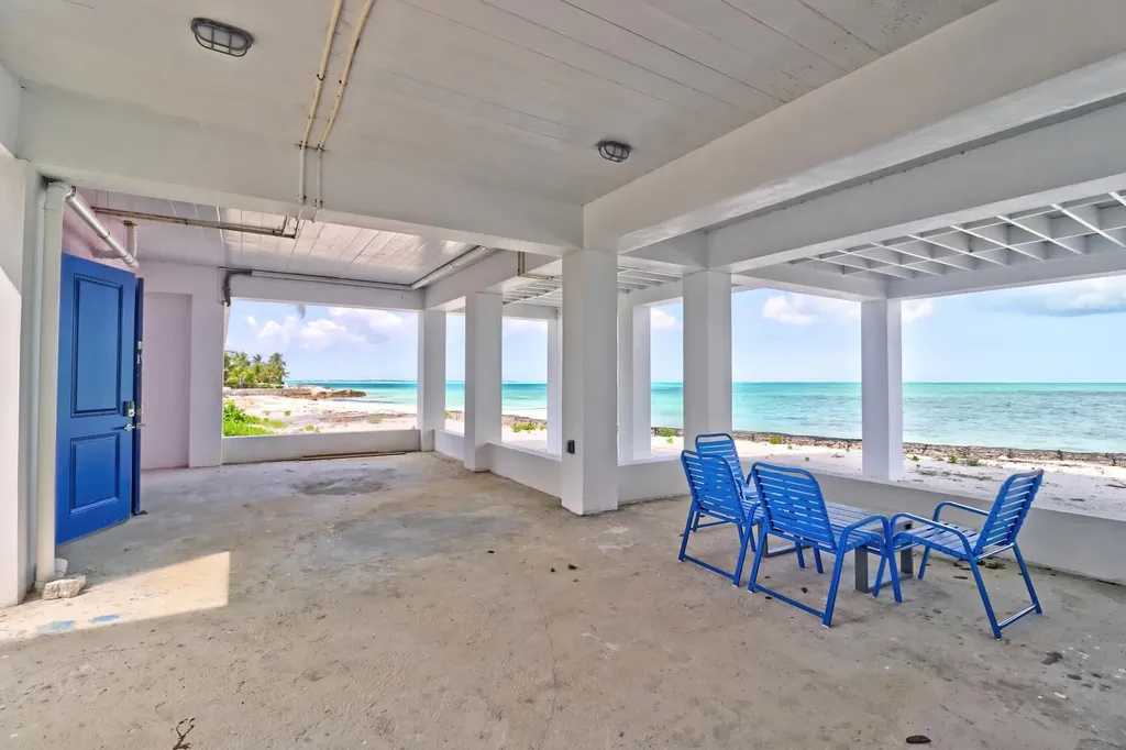 Suzies Rock Abaco BS