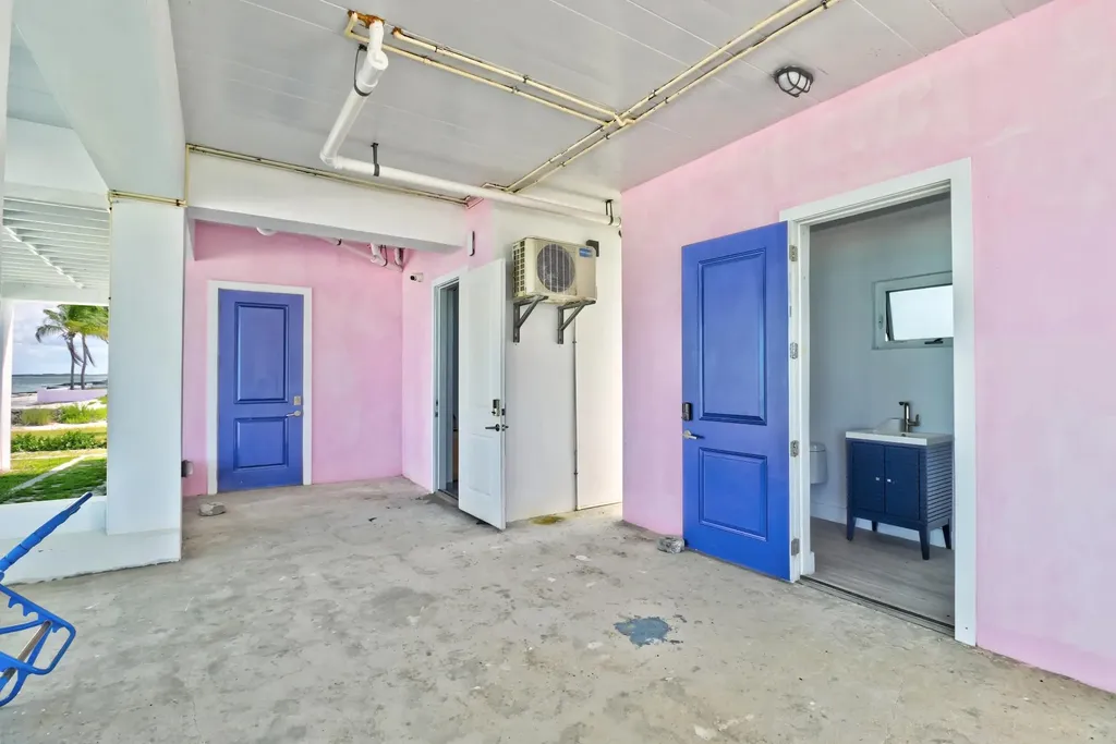 Suzies Rock Abaco BS