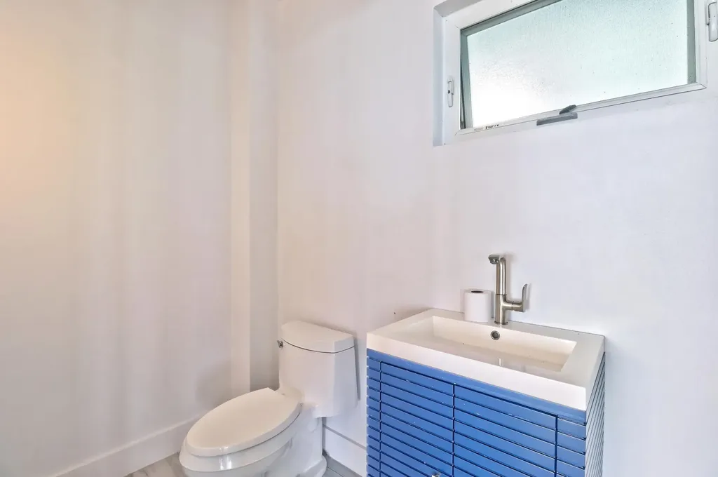 Suzies Rock Abaco BS