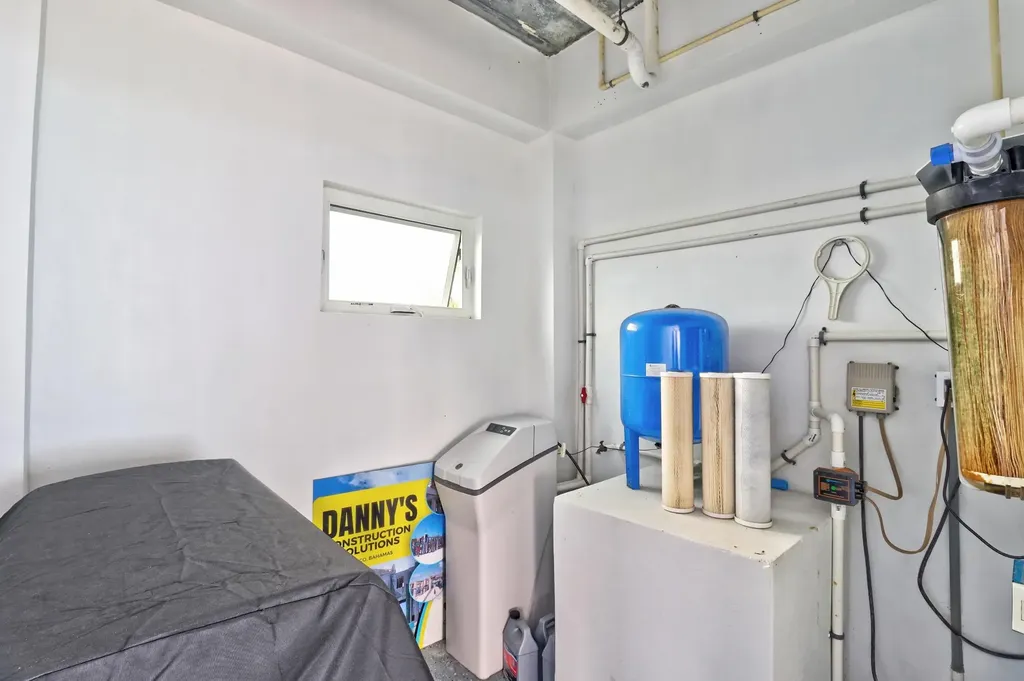 Suzies Rock Abaco BS