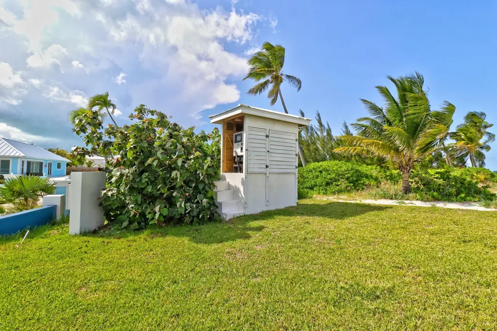 Suzies Rock Abaco BS