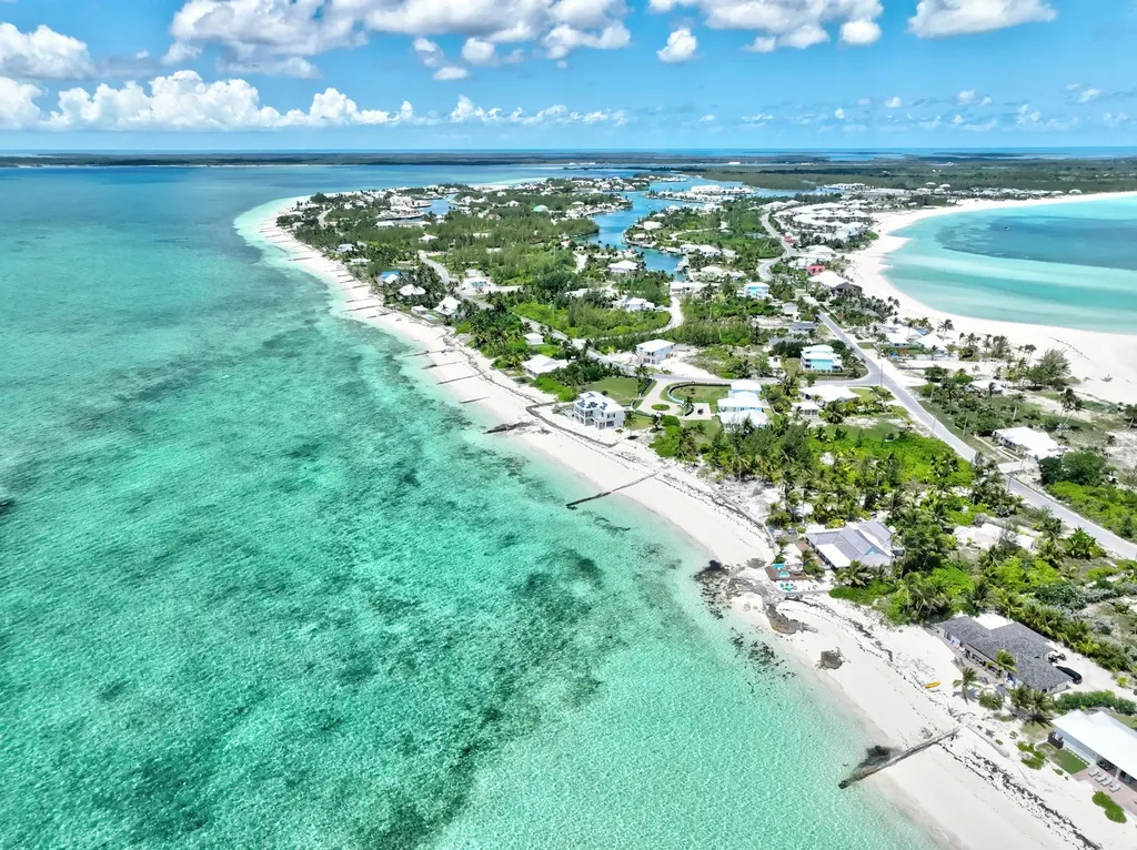 Suzies Rock Abaco BS