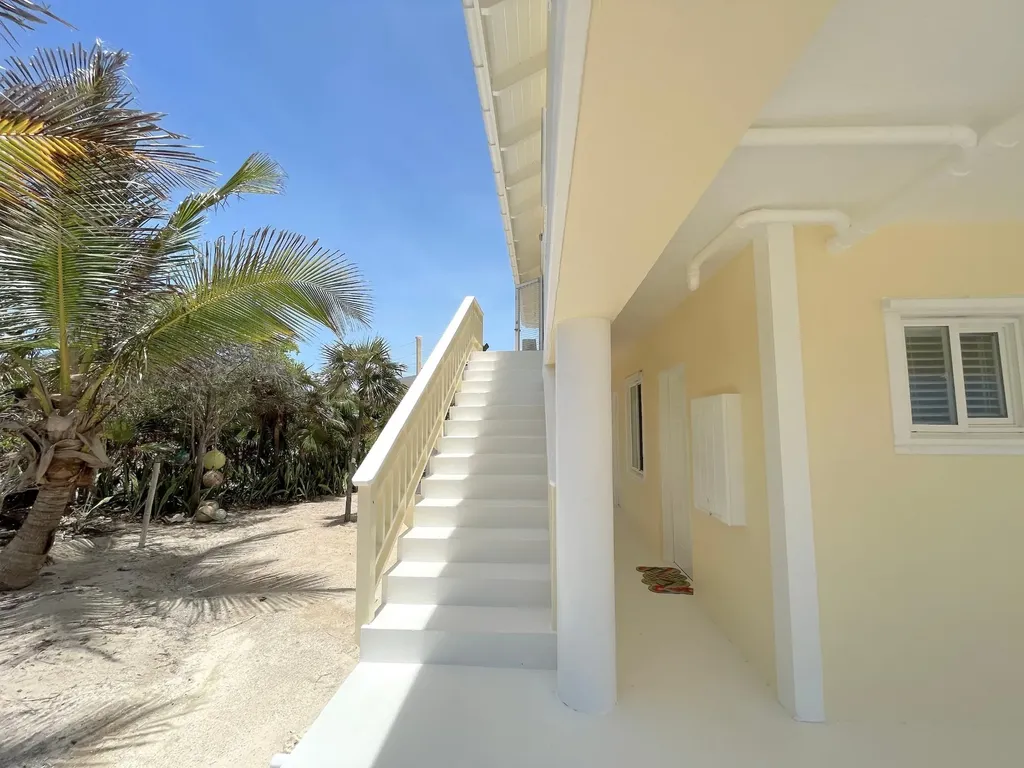 Beach Home & 3 Lots Long Island BS