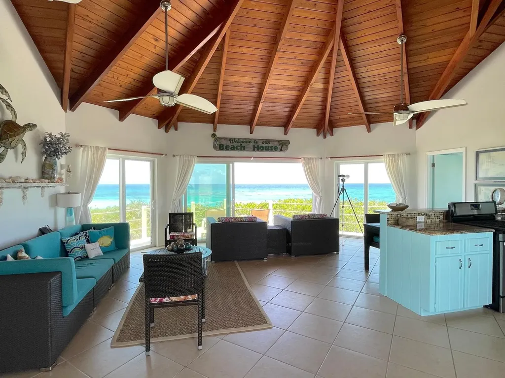 Beach Home & 3 Lots Long Island BS