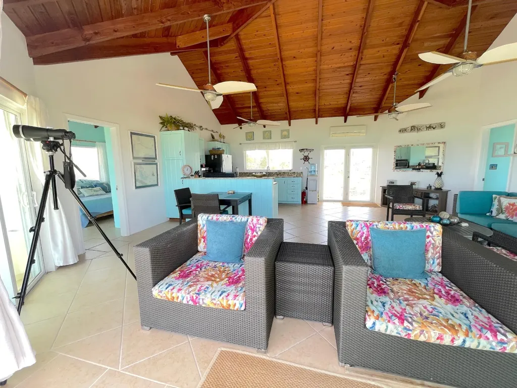 Beach Home & 3 Lots Long Island BS