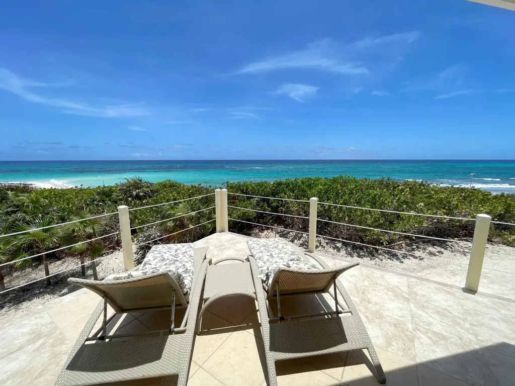 Beach Home & 3 Lots Long Island BS