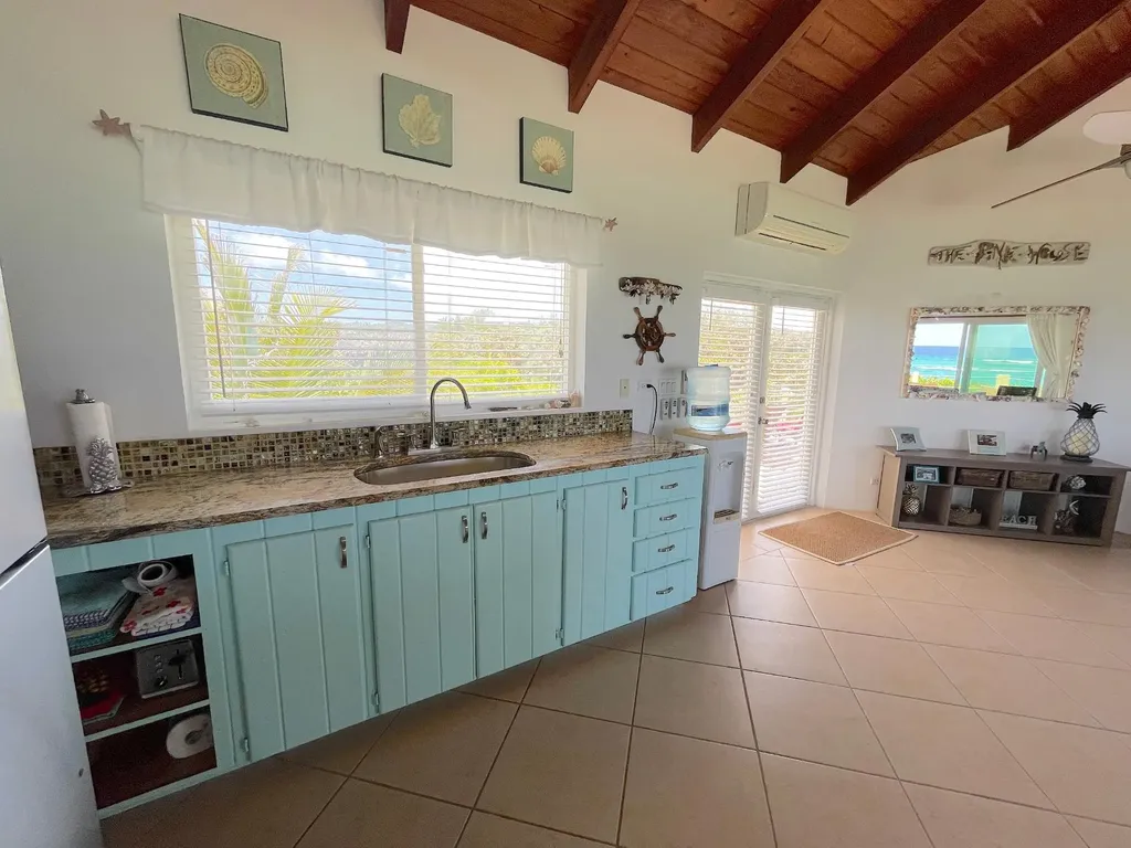 Beach Home & 3 Lots Long Island BS