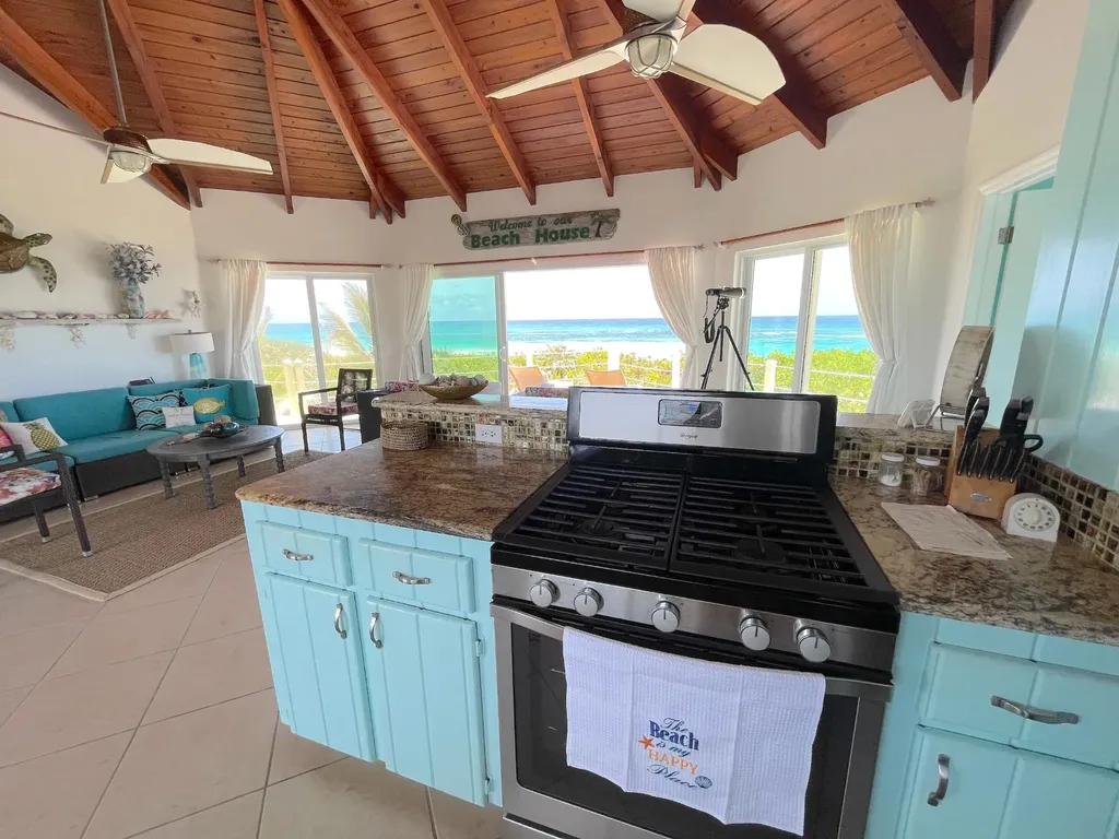 Beach Home & 3 Lots Long Island BS