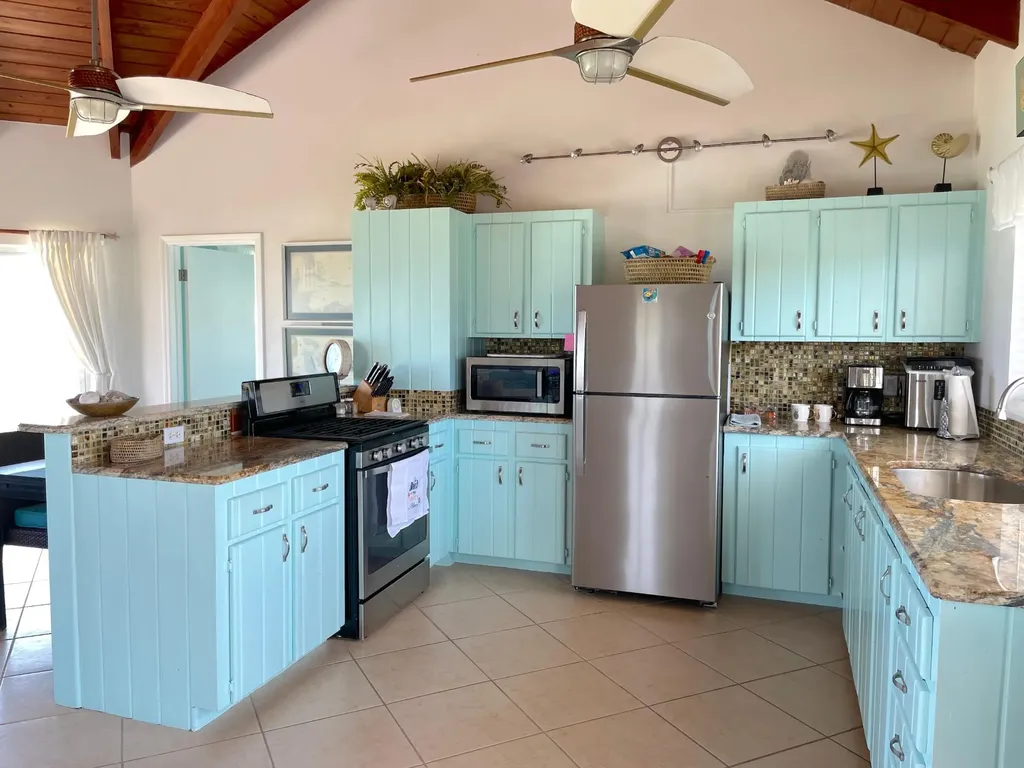 Beach Home & 3 Lots Long Island BS