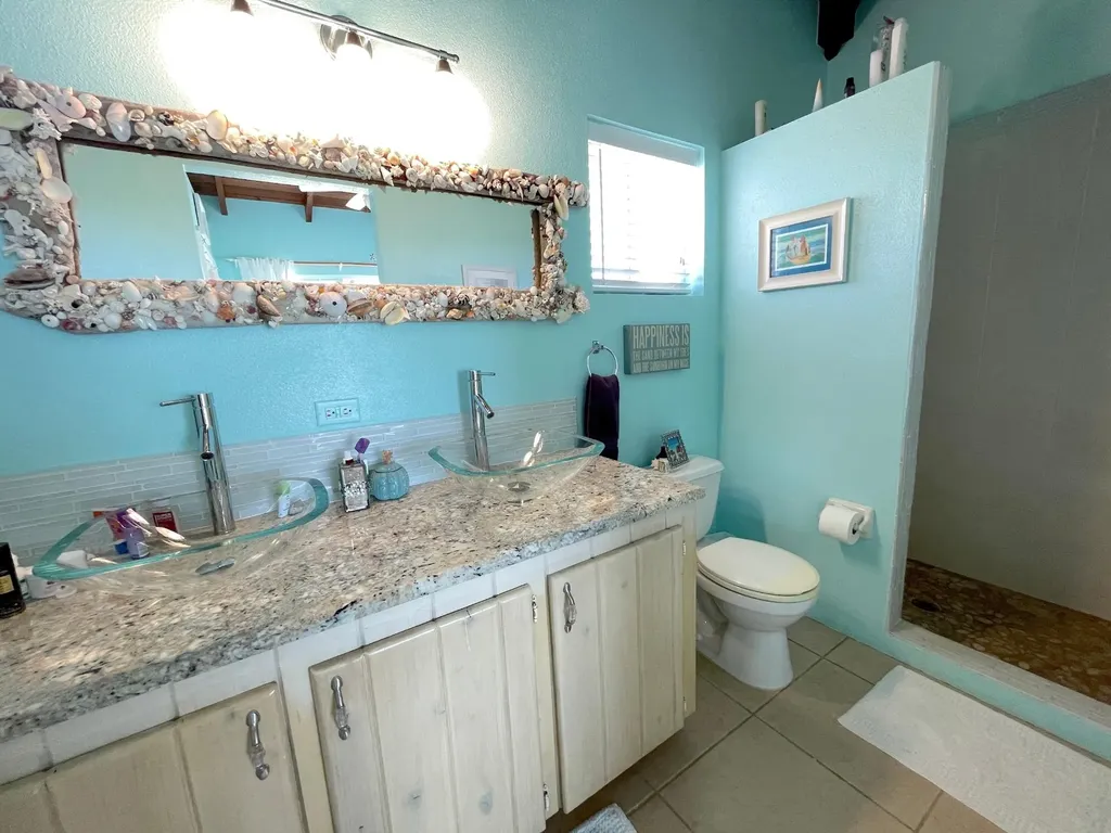 Beach Home & 3 Lots Long Island BS