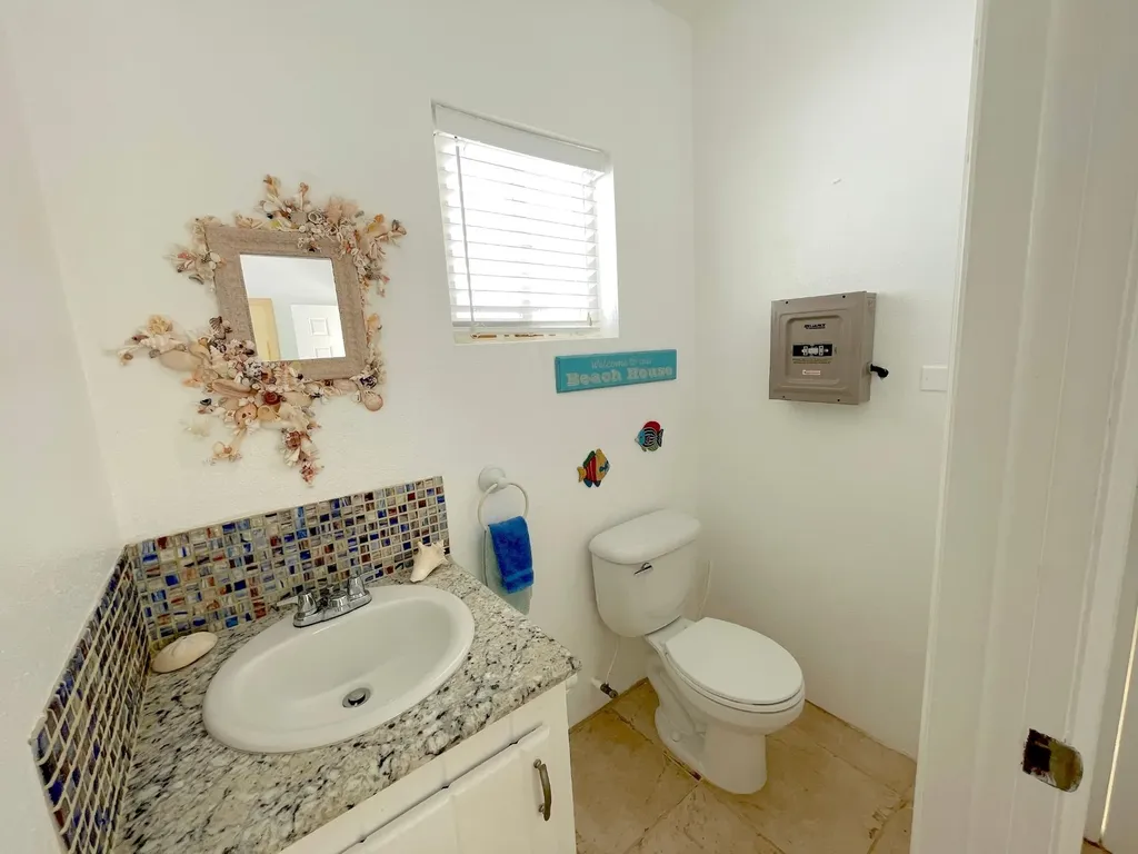 Beach Home & 3 Lots Long Island BS