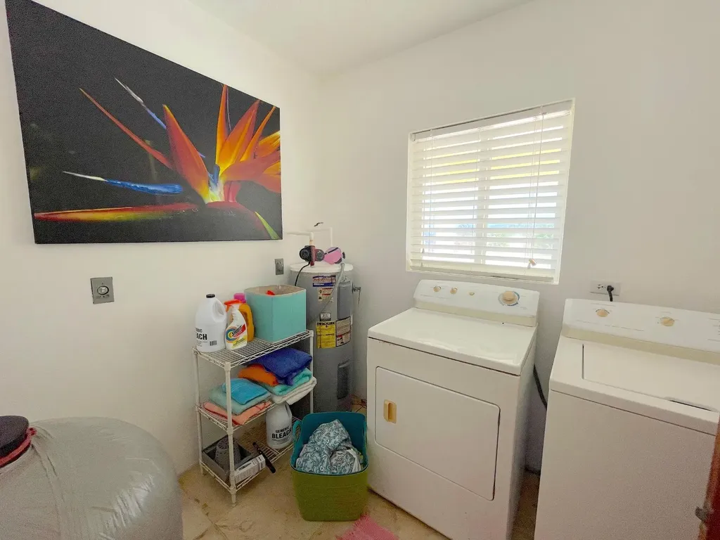 Beach Home & 3 Lots Long Island BS