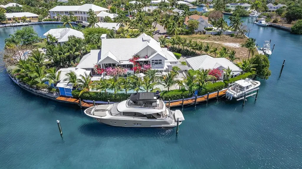 Island Drive New Providence Paradise Island BS