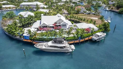 Island Drive New Providence Paradise Island BS