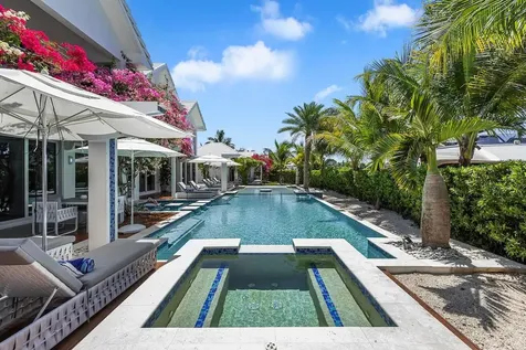 Island Drive New Providence Paradise Island BS