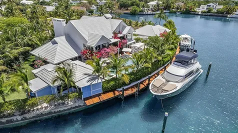 Island Drive New Providence Paradise Island BS