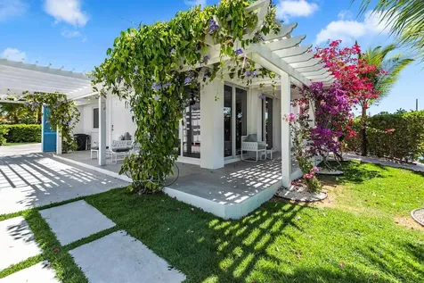 Island Drive New Providence Paradise Island BS