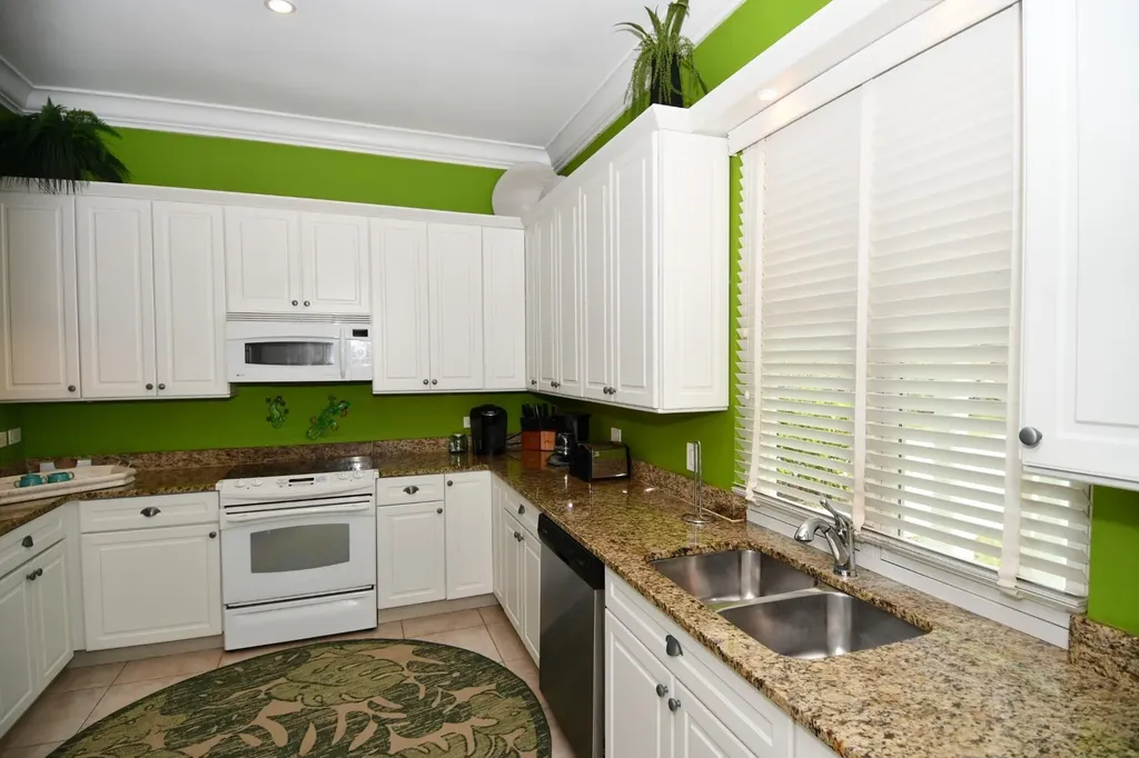 Green Gecko, Tcb Abaco BS