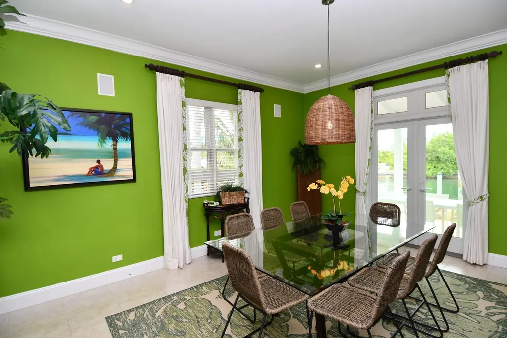 Green Gecko, Tcb Abaco BS