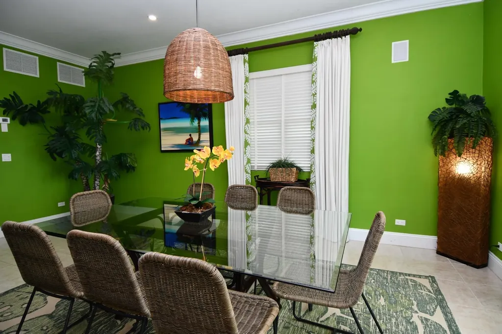 Green Gecko, Tcb Abaco BS