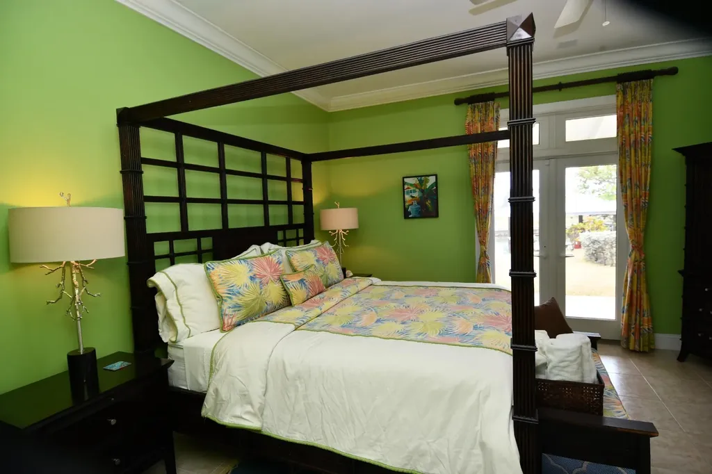 Green Gecko, Tcb Abaco BS