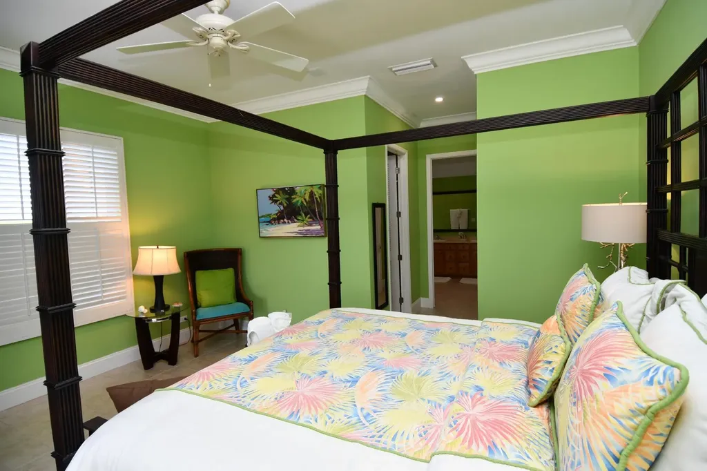 Green Gecko, Tcb Abaco BS