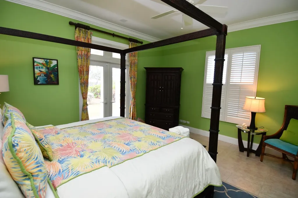 Green Gecko, Tcb Abaco BS