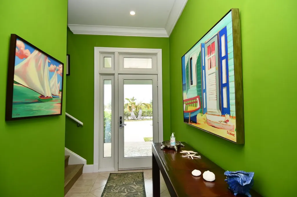 Green Gecko, Tcb Abaco BS