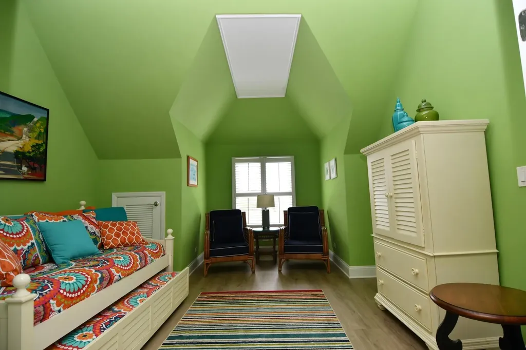 Green Gecko, Tcb Abaco BS