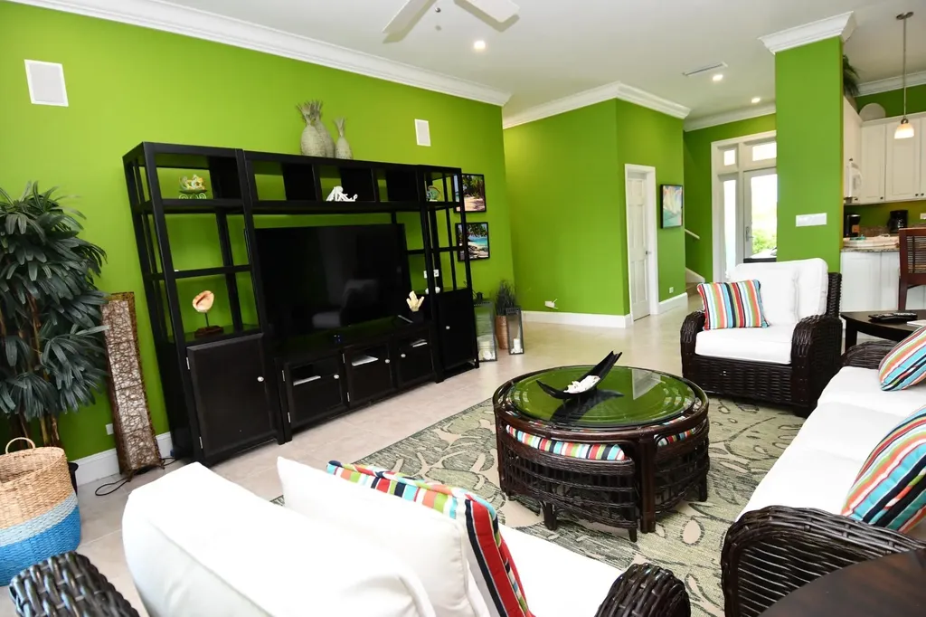 Green Gecko, Tcb Abaco BS