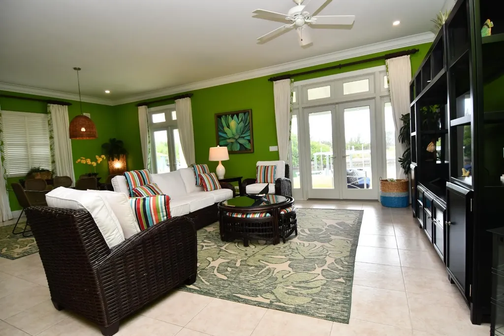 Green Gecko, Tcb Abaco BS